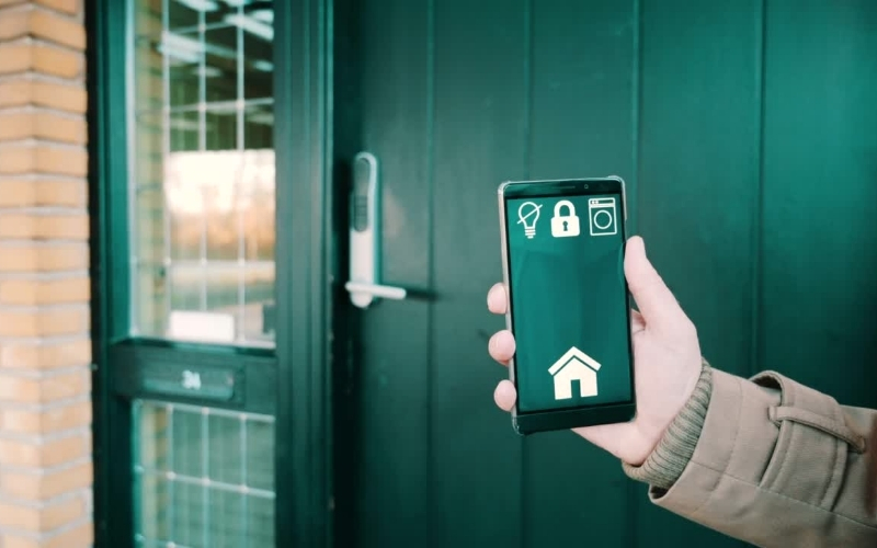 mua khóa có ứng dụng quản lý tốt