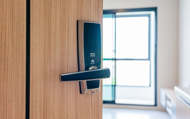 chọn ổ khóa thông minh có giá cả hợp lý