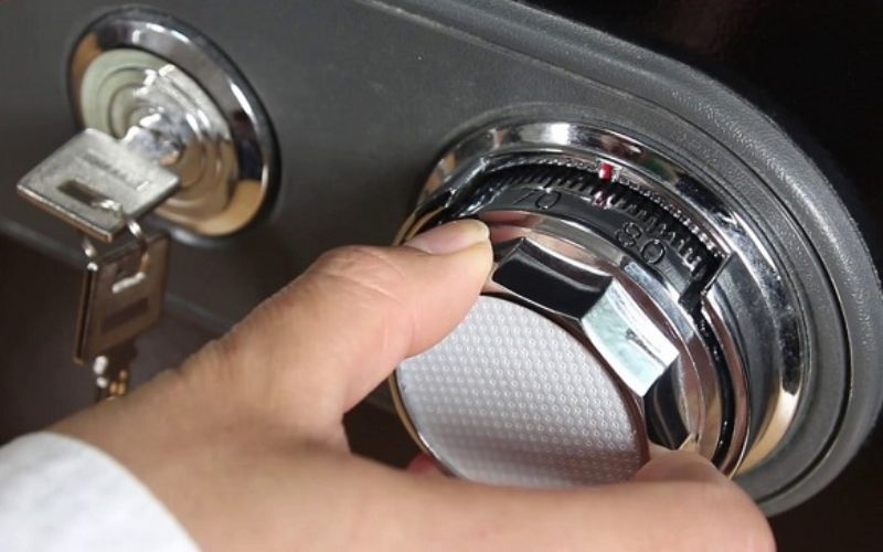 Két sắt khóa cơ là gì